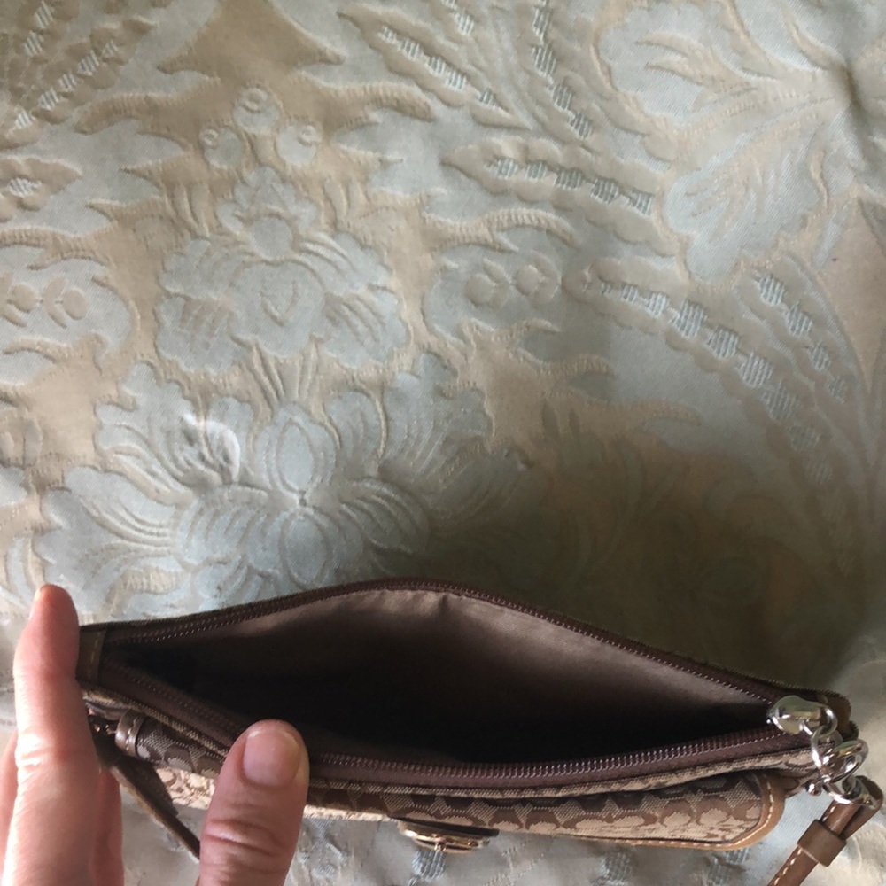 Coach wristlet - Picture 4 of 5